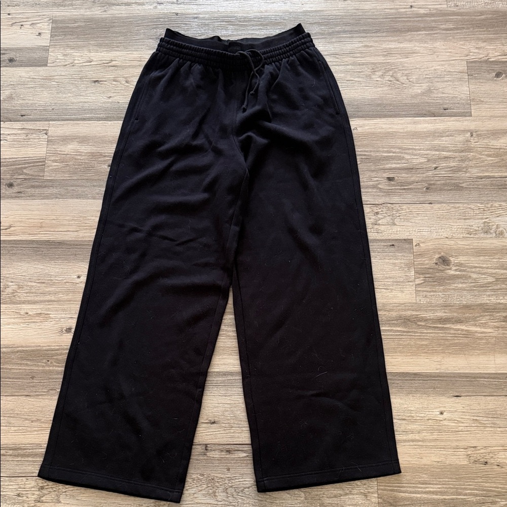 BRAND NEW! SKIMS double waisted wide sweatpants.